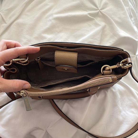 Michael Kors purse - Picture 2 of 5